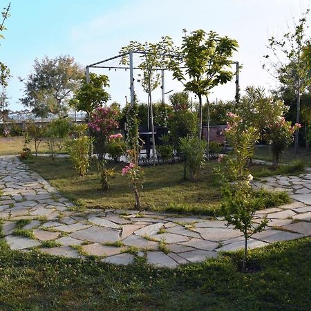 Beachfront, Tirana Guest House Velipoje Exterior photo
